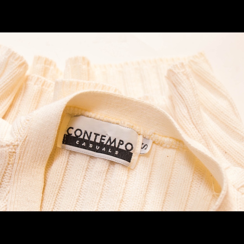❌SOLD ❌Vintage cream knit Henley sleeveless crop - Picture 6 of 7